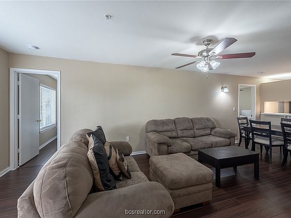 4th image of 523 Parkway #302