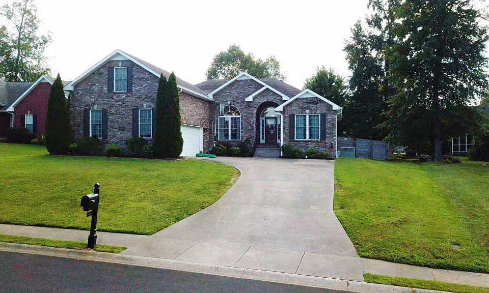 1st image of 141 Dartmoore Dr