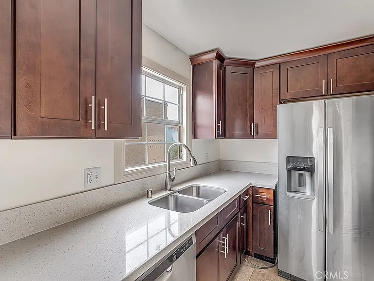 1515 E Walnut Way — Photo 14