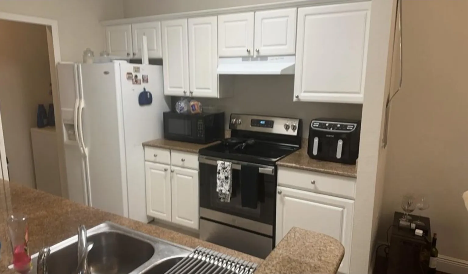 2 Bedroom 2 Bathroom Condo One Car Garage — Photo 4