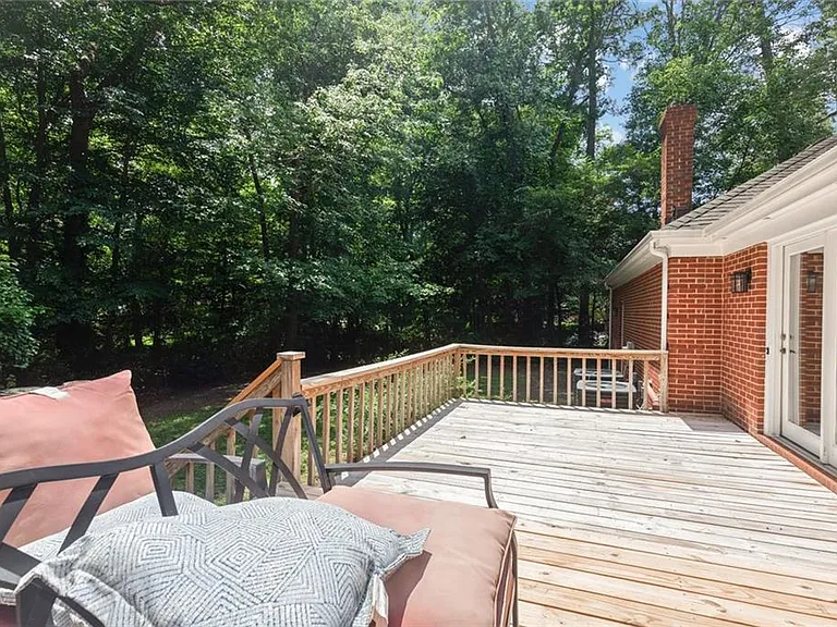 1433 Williams Cir — Photo 44