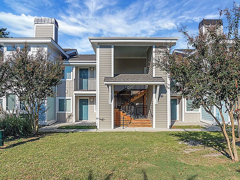 273 Alexandra Dr #11 — Photo 2