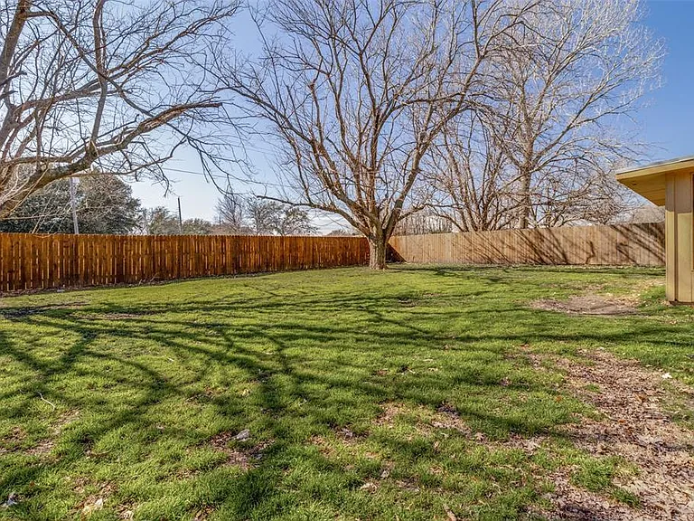 311 W Fern St — Photo 13