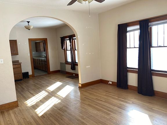 3rd image of 312 N Prairie Ave