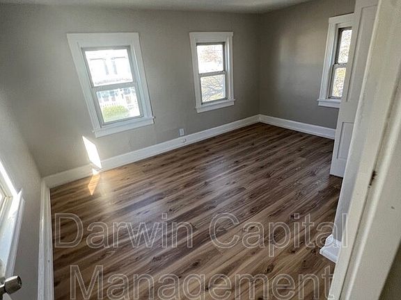 4th image of 112 E Jefferson St