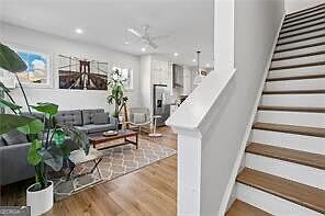 3rd image of 990 Viney Way NW