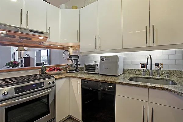 Sold by Corcoran | media 22