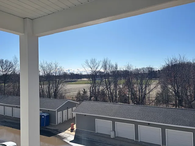 Lakeview Apartments — Photo 14