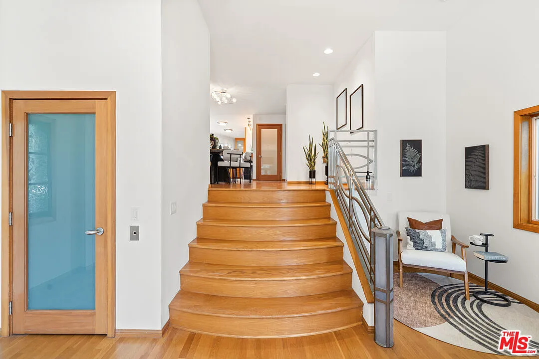 4 bed, 4.0 bath, 3162 sqft, $7,500 — Photo 3