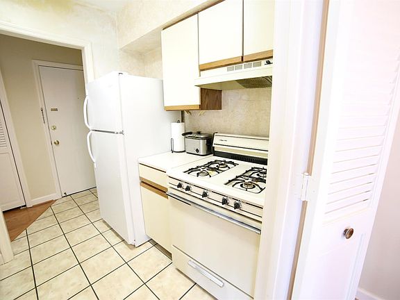 4th image of 175 Malabu Dr APT 46