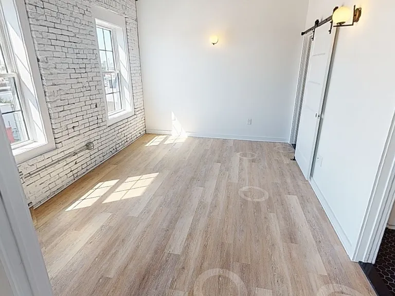Bromley Dwelling — Photo 14