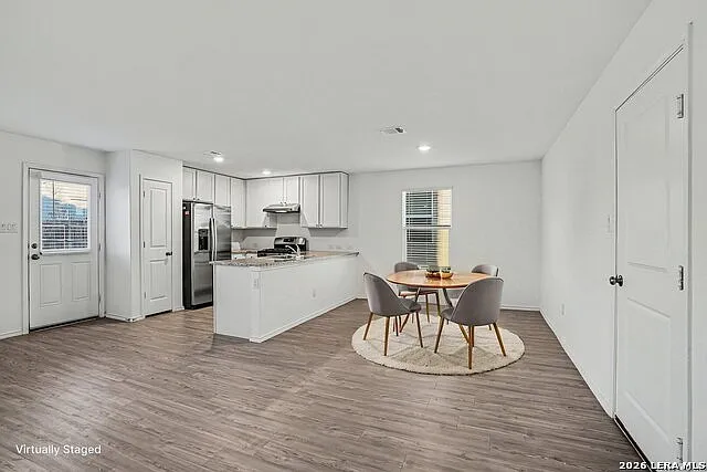 3 bed, 2.0 bath, 1943 sqft, $1,600 — Photo 4