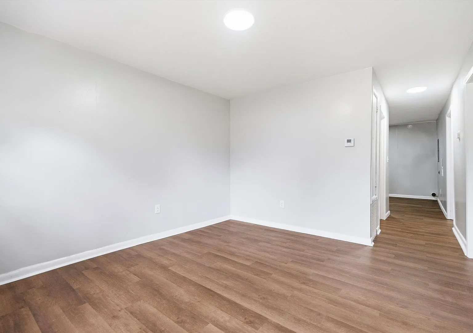 924 Huntington — Photo 3