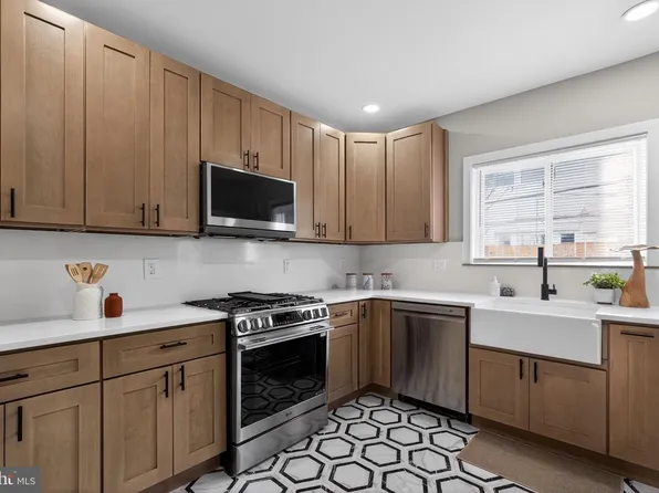 926 Mifflin St, Philadelphia, PA 19148