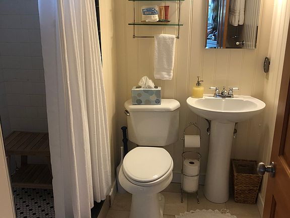 3rd image of 1205 Rugby Rd #1
