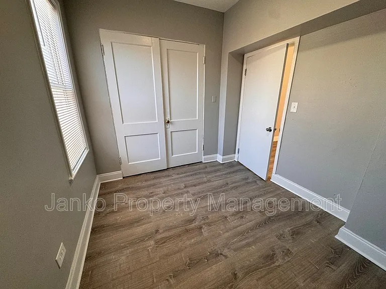 5352 W Division St #2R — Photo 6
