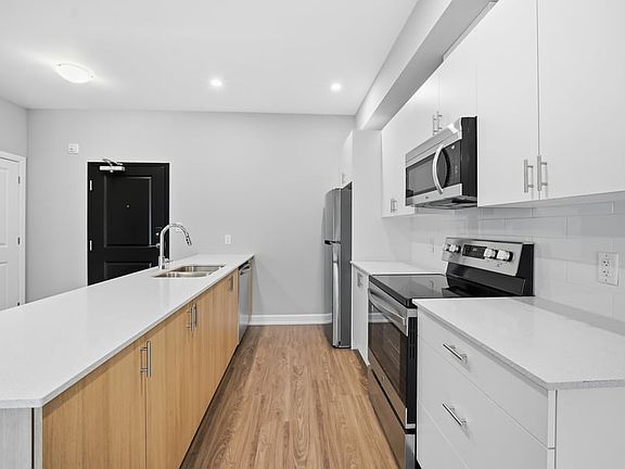 3rd image of 2380 Cleroux Cres #309