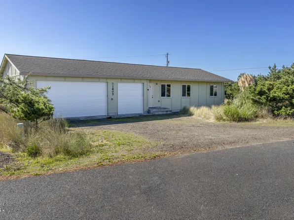 1805 NW Coho St, Waldport, OR 97394