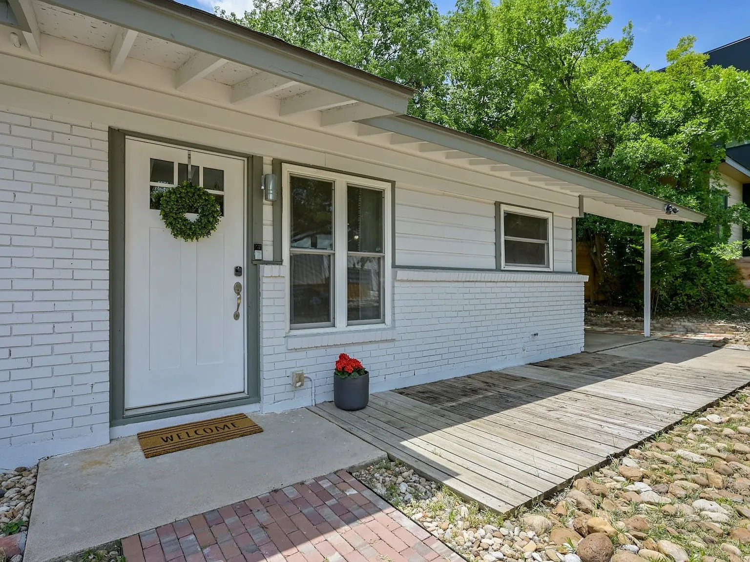 2 bed, 2.0 bath, 1115 sqft, $3,200 — Photo 2