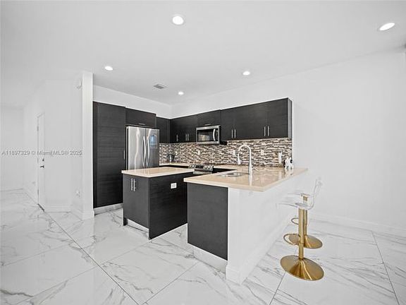 5th image of 10343 NW 70th Ln