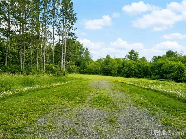 Jackson Rd, Ironwood, MI 49938