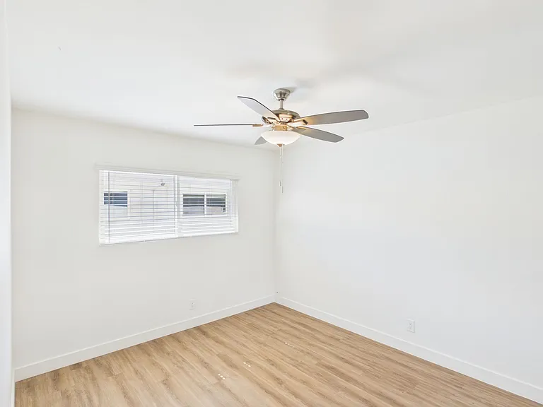 330 W I St — Photo 167