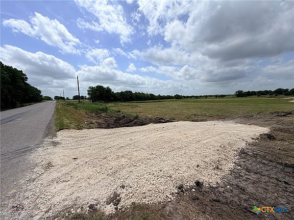 3rd image of 8675 Pecan Rd