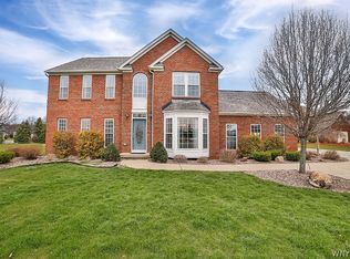 251 Oakridge Rd, Grand Island, NY 14072