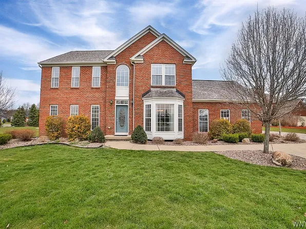 251 Oakridge Rd, Grand Island, NY 14072