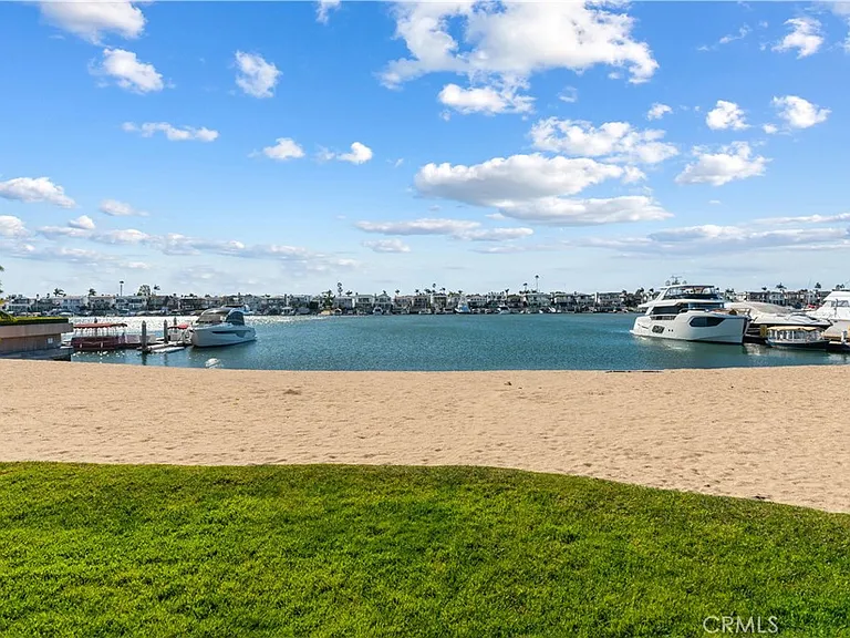 2411 Bayshore Dr — Photo 2