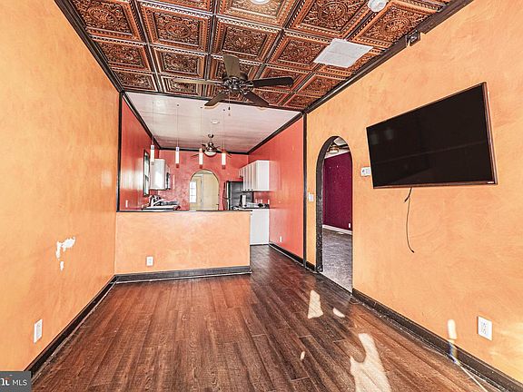 4th image of 444 Branch St