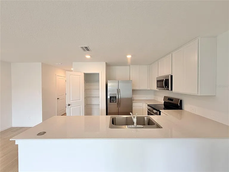 842 Lynx St — Photo 9