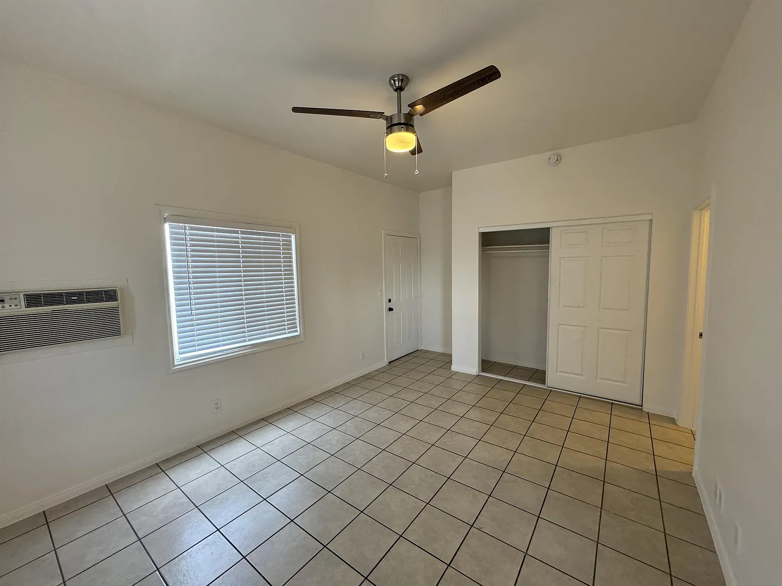2266 Locust Avenue — Photo 4