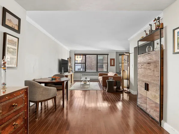 49 West 12th Street 8A image 3 of 8