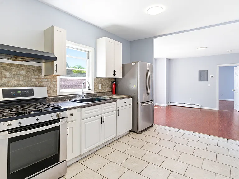 226 Smith St #2 — Photo 3