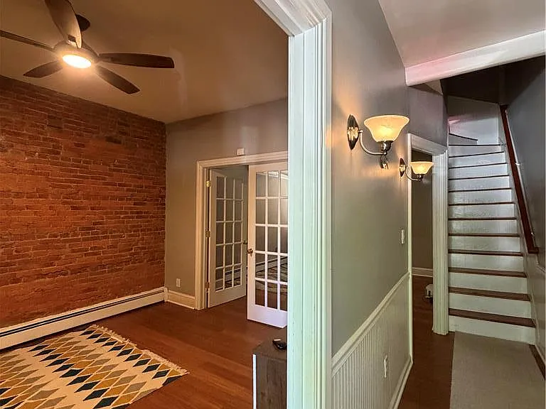828 W Gordon St — Photo 4