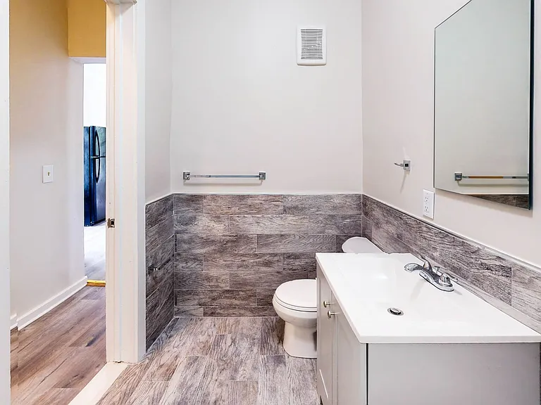 46-48 Henry St #2R — Photo 8