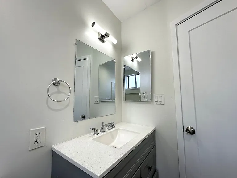 4460 Mississippi St #8 — Photo 8