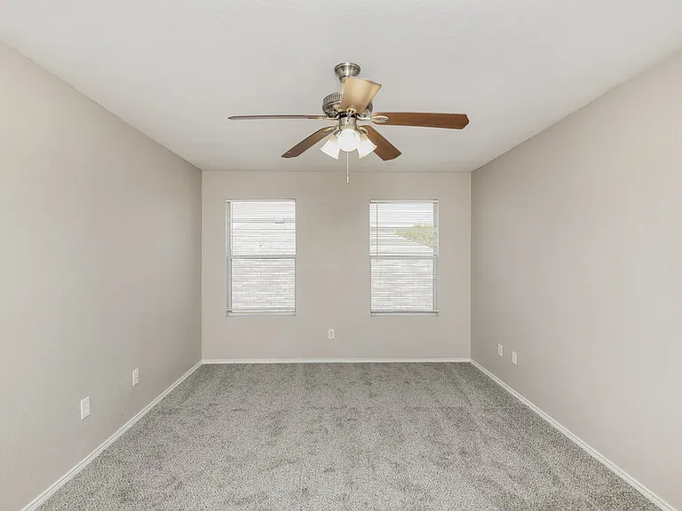 1101 Maplewood Ln — Photo 15