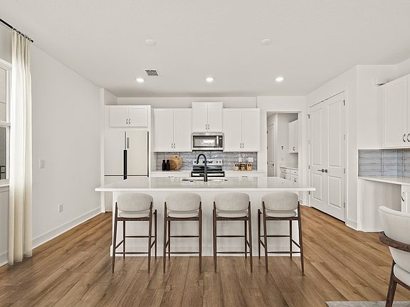 Designer Kitchen with Eat-In Island
