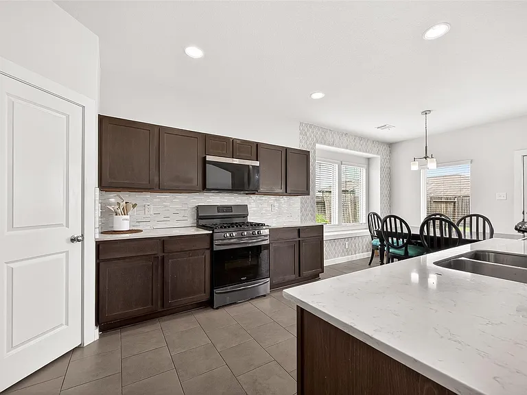 6803 Alamitos Ct — Photo 9