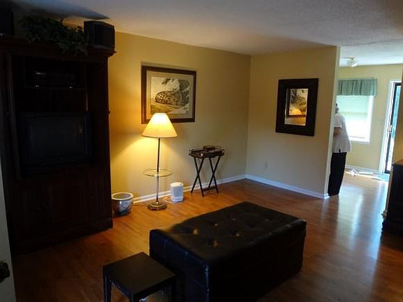 3rd image of 1707 W Lakeview Dr APT 1