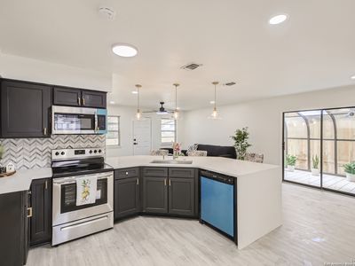 5618 LON CHANEY DR, San Antonio, TX, 78240