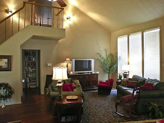 3rd image of 6560 Salem Cir
