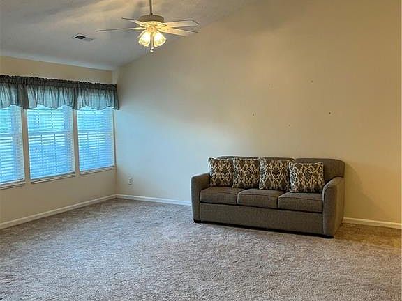 3rd image of 4063 Twin Lakes Cir