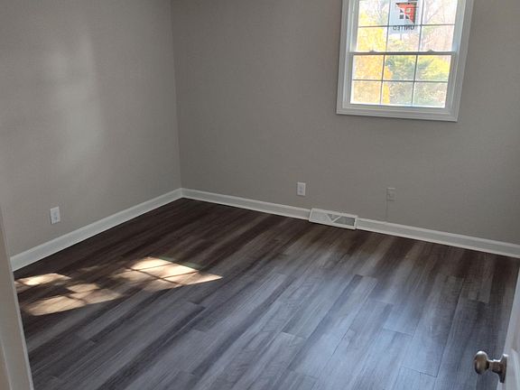 3rd image of 232 Springwood Dr APT 1