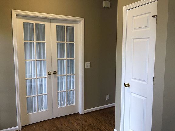 2nd image of 210 Wisteria Dr