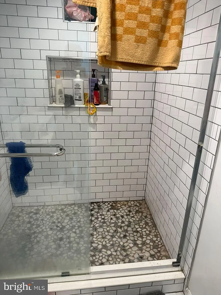 2 bed, 1.0 bath, 4026 sqft, $3,500 — Photo 1