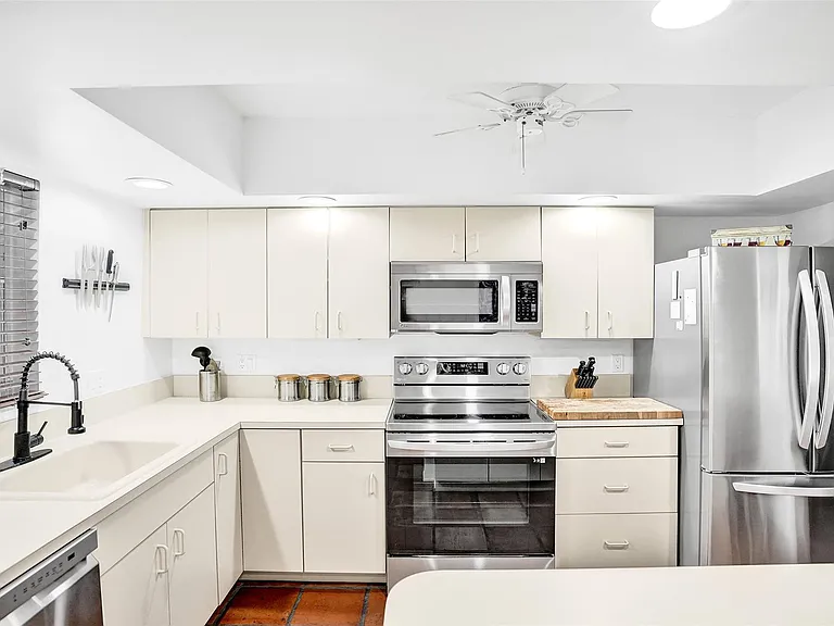 1212 SE 2nd Ct #201 — Photo 12