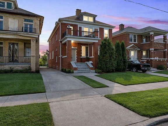 4th image of 2015-2017 Gladstone Ave